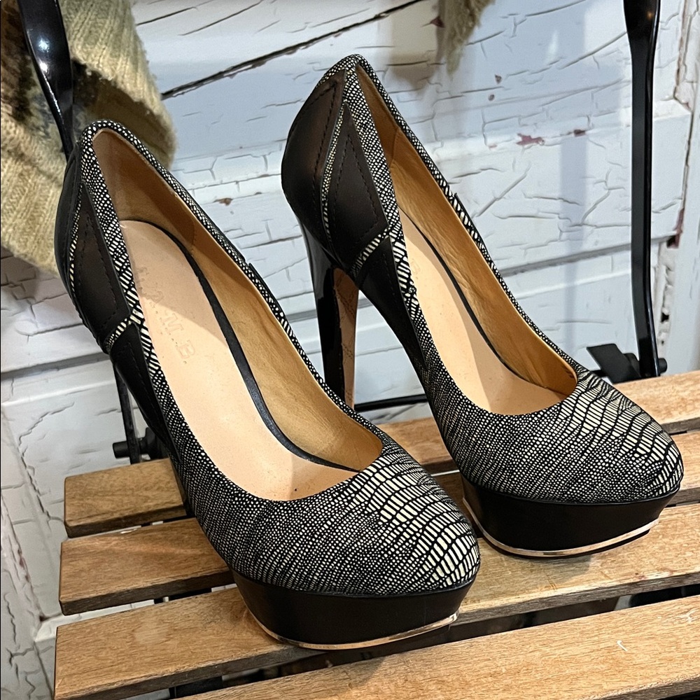 NWOB L.A.M.B. Black and Cream Platform Patterned Heels GOLD Trim Sz 7M